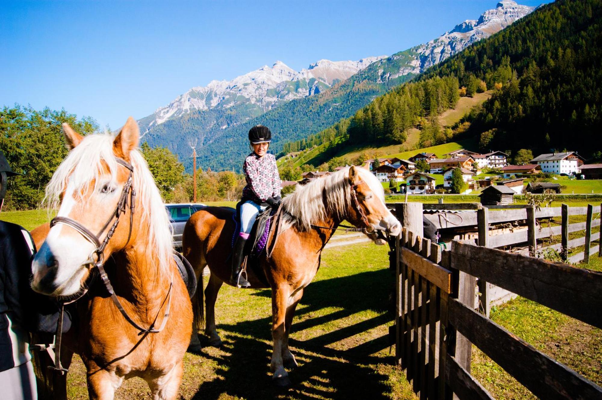 Stubaier Gletscher Xl Apartments Residenz Haus Alpenkoenig Ferienwohnungen Im Alpinen Charme Stubai Super Card Inklusive Neustift im Stubaital Esterno foto